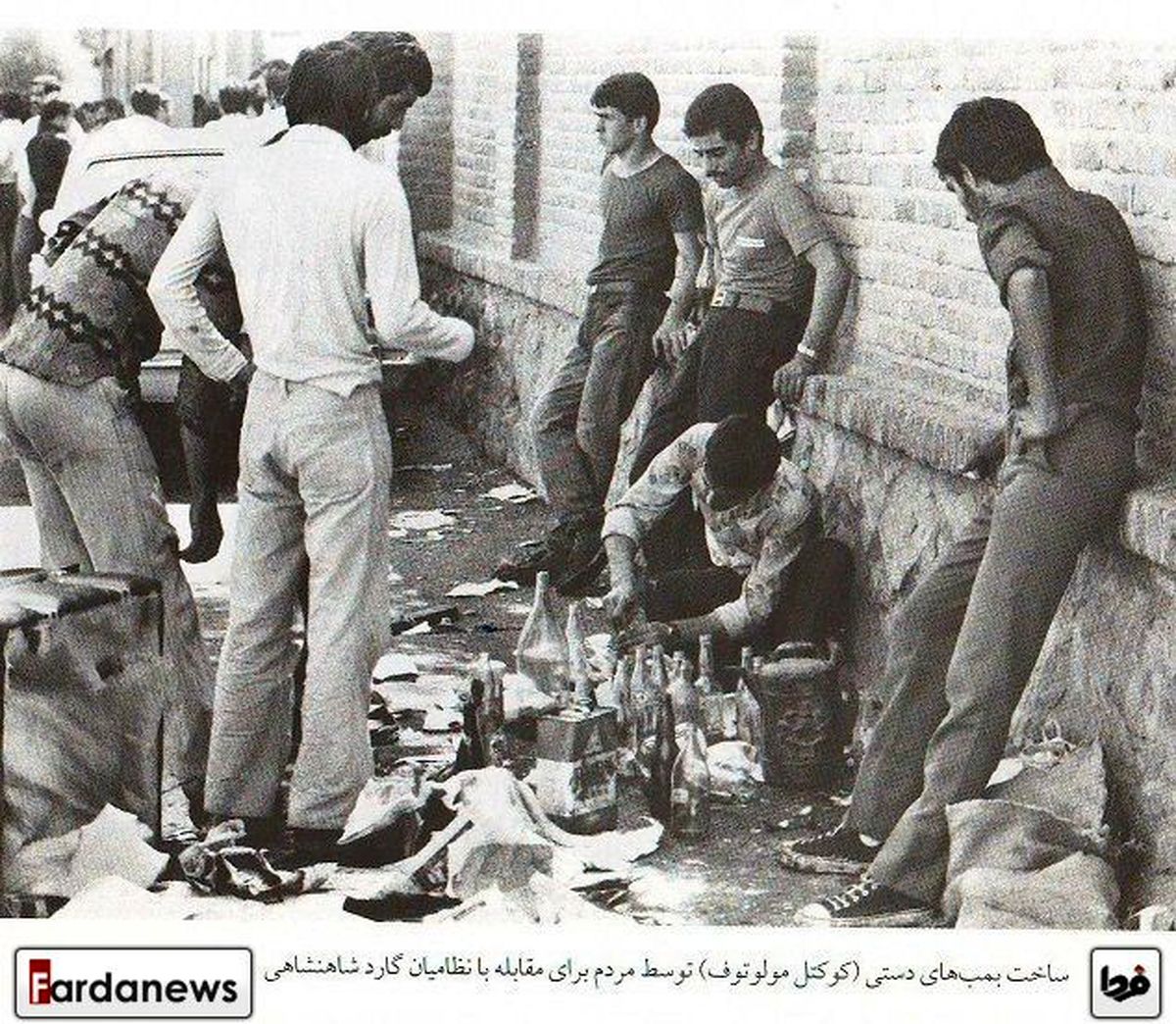 ساخت کوکتل مولوتوف توسط مردم