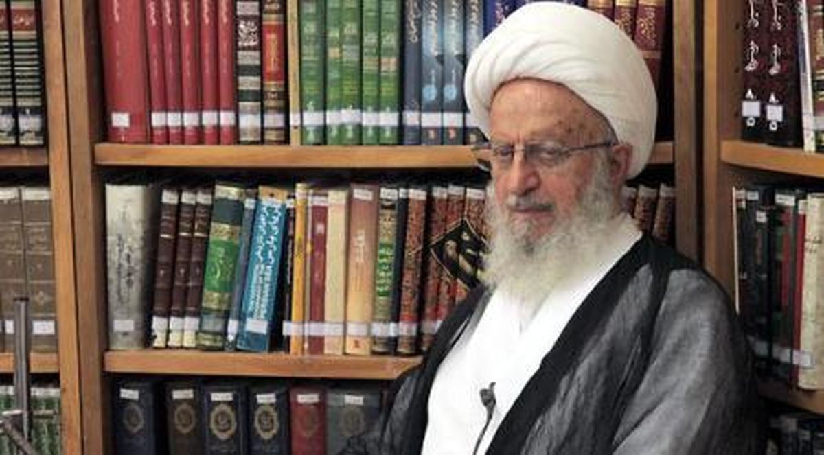 آیة‌الله مکارم: همین زنان چادری بودند که به شما رأی دادند
