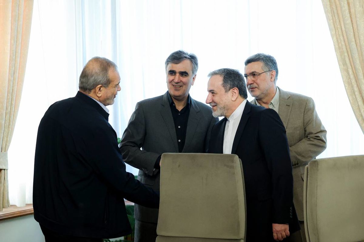 قدردانی رئیس جمهور از تلاشهای وزارت خارجه در زمینه مذاکرات