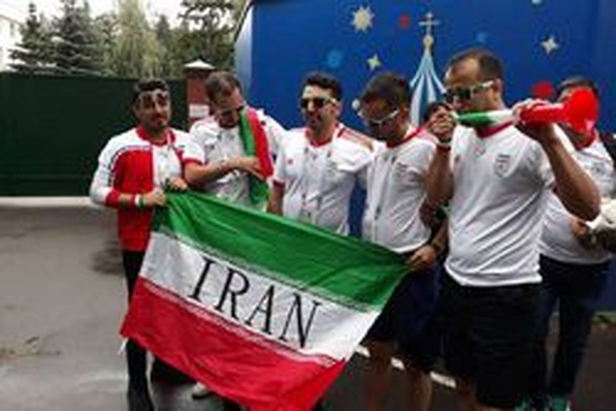 حضور هاشمیان، مهدوی‌کیا، هاشمی‌مقدم و تشویق بی‌امان کی‌روش - بازهم خبری از سرود رسمی تیم ملی نشد