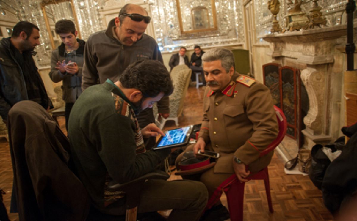 تبلت در دستان «استالین» + تصاویر