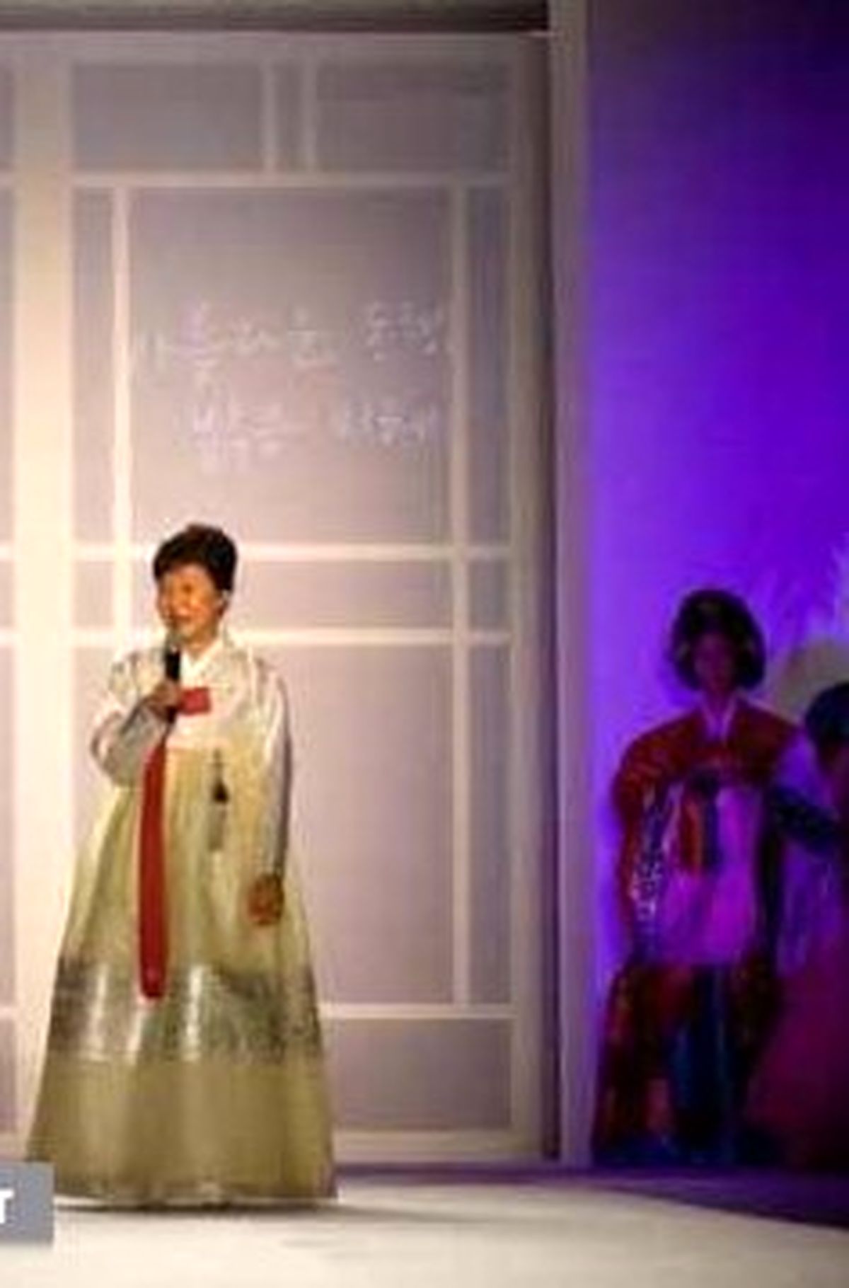 رئیس جمهور با لباس سنتی/عکس