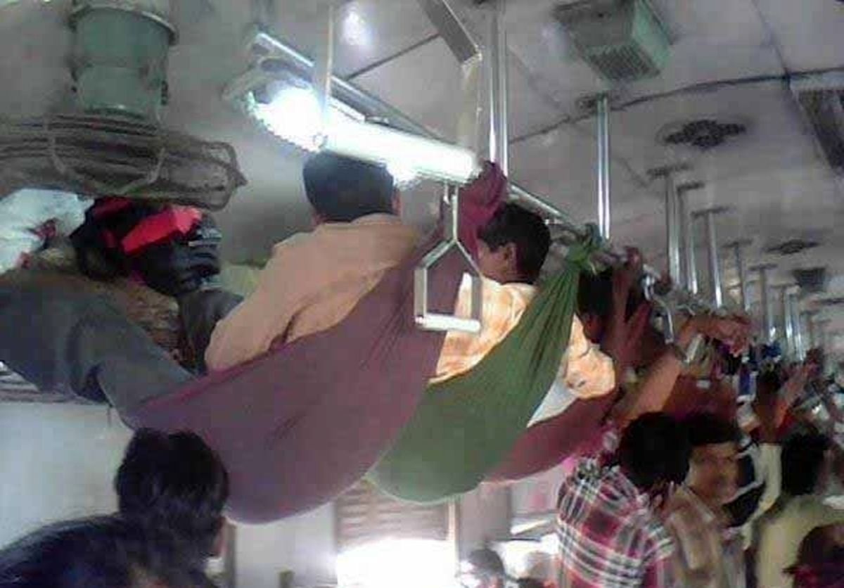 ابتکار راننده هندی برای کمبود جا/عکس