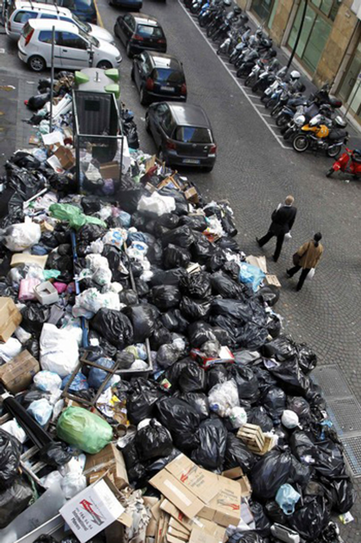بحران زباله در شهر ناپل ایتالیا+ عکس