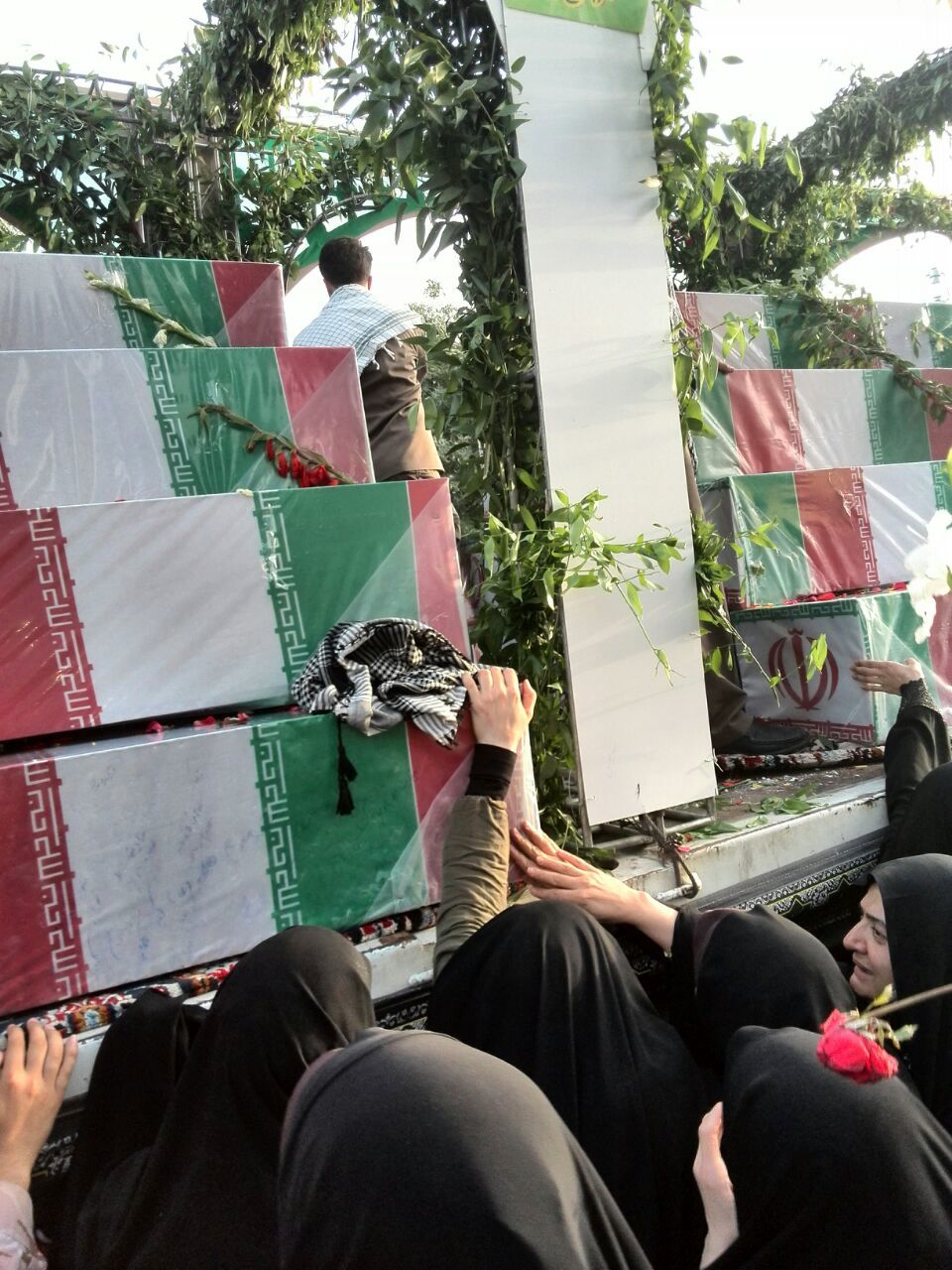 گزارش تصویری لحظه به لحظه «فردا» از تشییع 270 شهید گمنام