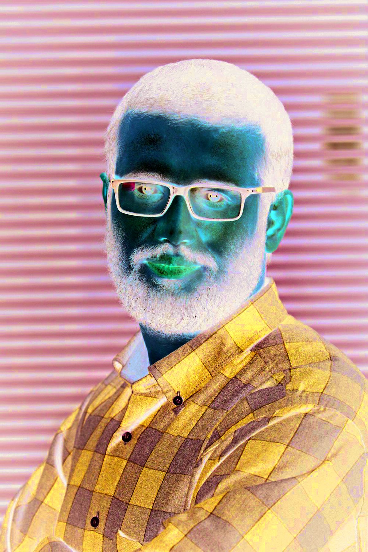 دود سیاه؛ آسمان سفید